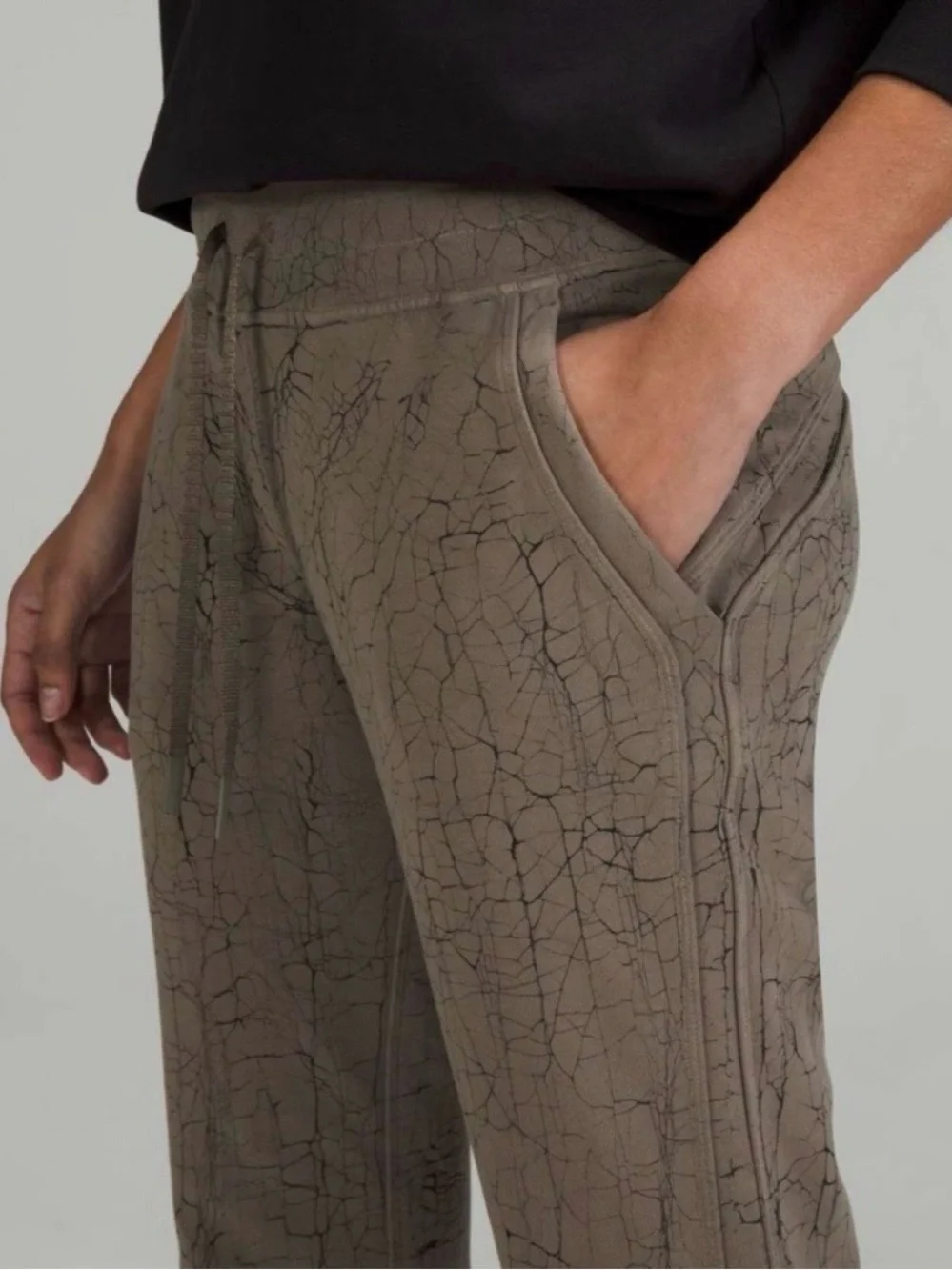 Lululemon Warm Down Jogger 7/8 Length Thread Dye Rover Black Size 2